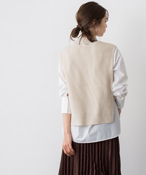 Pierrot(ピエロ)の「ハイネックニットベスト(ベスト・レディース・アイボリー/ブラック/キャメル・M/L)」の21枚目の写真