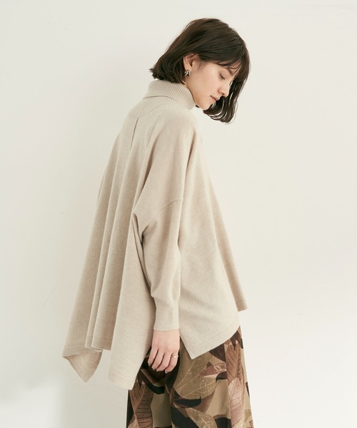 Editt by YECCA VECCA(エディットバイイェッカヴェッカ)の「ポンチョ風オーバーニット*(ニット/セーター・レディース・杢グレー/ライトベージュ/グリーン/ベージュ・FREE)」の3枚目の写真