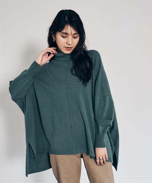 Editt by YECCA VECCA(エディットバイイェッカヴェッカ)の「ポンチョ風オーバーニット*(ニット/セーター・レディース・杢グレー/ライトベージュ/グリーン/ベージュ・FREE)」の4枚目の写真