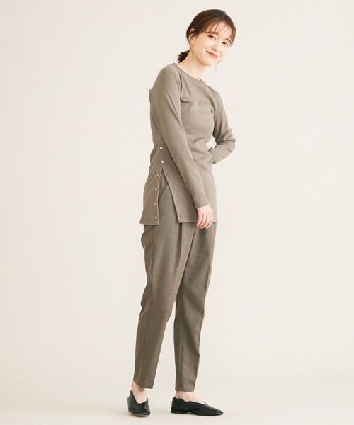 SHARE PARK（シェアパーク）の「【洗える】TRテーパードパンツ（その他パンツ・レディース・ダークブラウン系3/ネイビー系/アイボリー系・1/0）」の9枚目の写真