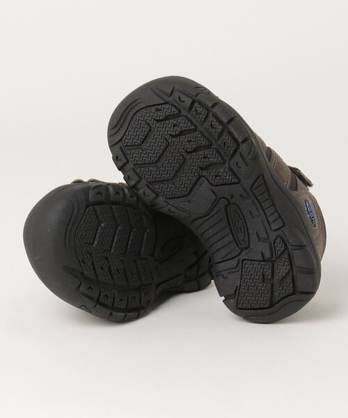 KEEN（キーン）の「NEWPORT SHOE / ニューポート シュー / キッズ スニーカー（スニーカー・キッズ・グレー・15cm/16cm/17cm/18cm/18.5cm/19.5cm）」の2枚目の写真