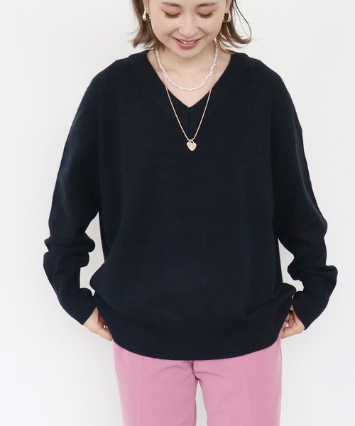 AMERICAN HOLIC(アメリカンホリック)の「Vネックラグラン切り替えニットプルオーバー(ニット/セーター・レディース・グリーン/グレイッシュベージュ/ダークネイビー/アイボリー・M/L)」の4枚目の写真