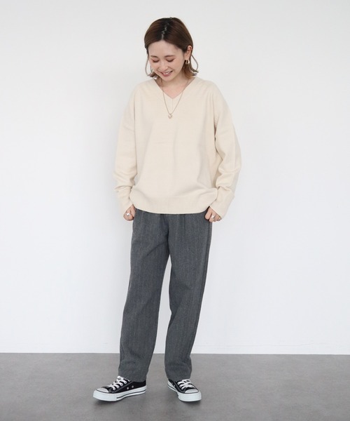 AMERICAN HOLIC(アメリカンホリック)の「Vネックラグラン切り替えニットプルオーバー(ニット/セーター・レディース・グリーン/グレイッシュベージュ/ダークネイビー/アイボリー・M/L)」の5枚目の写真