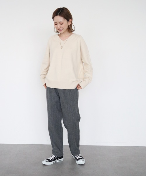 AMERICAN HOLIC(アメリカンホリック)の「Vネックラグラン切り替えニットプルオーバー(ニット/セーター・レディース・グリーン/グレイッシュベージュ/ダークネイビー/アイボリー・M/L)」の6枚目の写真