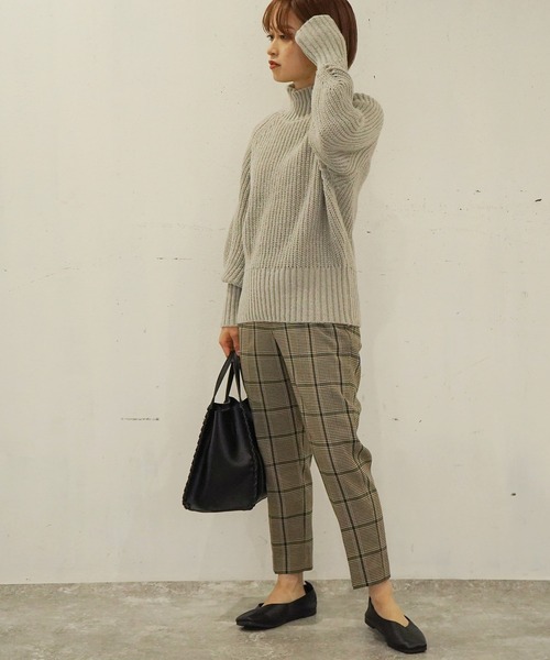 AULI(アウリィ)の「【低身長向けサイズ】片畦ハイネックニットプルオーバー(ニット/セーター・レディース・グレー/オフホワイト・S)」の11枚目の写真