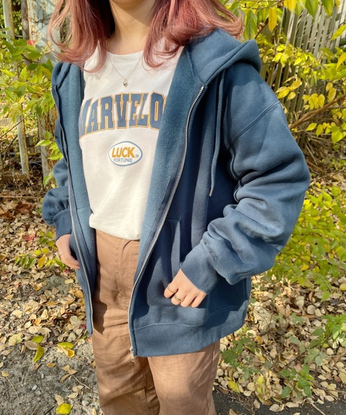 nemne store(ネンネストア)の「海辺に寝転ぶフルジップ刺繍パーカー(パーカー・レディース・ブルー/ブラウン/オートミール・フリー)」の6枚目の写真