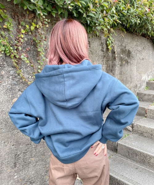nemne store(ネンネストア)の「海辺に寝転ぶフルジップ刺繍パーカー(パーカー・レディース・ブルー/ブラウン/オートミール・フリー)」の11枚目の写真