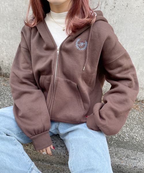 nemne store(ネンネストア)の「海辺に寝転ぶフルジップ刺繍パーカー(パーカー・レディース・ブルー/ブラウン/オートミール・フリー)」の13枚目の写真