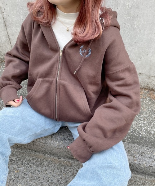 nemne store(ネンネストア)の「海辺に寝転ぶフルジップ刺繍パーカー(パーカー・レディース・ブルー/ブラウン/オートミール・フリー)」の14枚目の写真