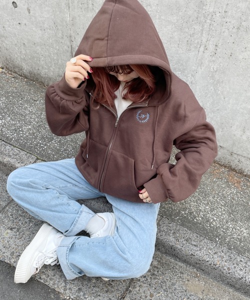 nemne store(ネンネストア)の「海辺に寝転ぶフルジップ刺繍パーカー(パーカー・レディース・ブルー/ブラウン/オートミール・フリー)」の17枚目の写真