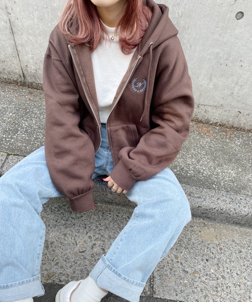 nemne store(ネンネストア)の「海辺に寝転ぶフルジップ刺繍パーカー(パーカー・レディース・ブルー/ブラウン/オートミール・フリー)」の16枚目の写真
