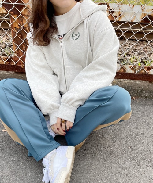 nemne store(ネンネストア)の「海辺に寝転ぶフルジップ刺繍パーカー(パーカー・レディース・ブルー/ブラウン/オートミール・フリー)」の22枚目の写真