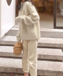 クルーネックカラーニットセーター