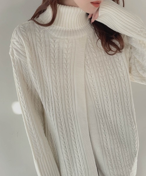 muure（ミュール）の「前スリット入りケーブル編みタートルネックニット（ニット/セーター・レディース・ホワイト/ライトグレー/ブラック/ベージュ・FREE）」の6枚目の写真