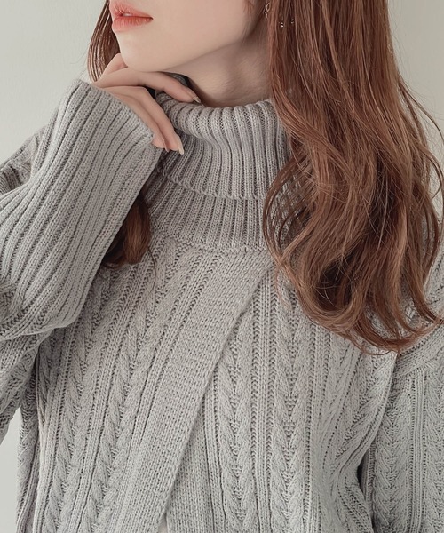 muure（ミュール）の「前スリット入りケーブル編みタートルネックニット（ニット/セーター・レディース・ホワイト/ライトグレー/ブラック/ベージュ・FREE）」の9枚目の写真