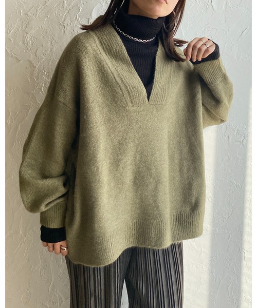 She's Closet（シーズクローゼット）の「オーバーサイズ深Ｖネックボリュームスリーブ長袖プルオーバーニット（ニット/セーター・レディース・ベージュ/グリーン/アイボリー/チャコール/グリーン系その他/ピンク/チャコールグレー/グレイッシュベージュ・FREE）」の11枚目の写真