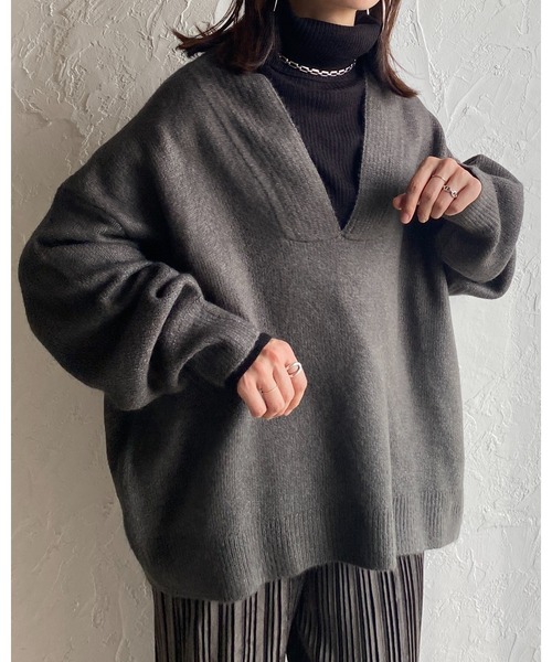 She's Closet（シーズクローゼット）の「オーバーサイズ深Ｖネックボリュームスリーブ長袖プルオーバーニット（ニット/セーター・レディース・ベージュ/グリーン/アイボリー/チャコール/グリーン系その他/ピンク/チャコールグレー/グレイッシュベージュ・FREE）」の12枚目の写真