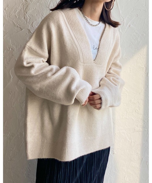 She's Closet（シーズクローゼット）の「オーバーサイズ深Ｖネックボリュームスリーブ長袖プルオーバーニット（ニット/セーター・レディース・ベージュ/グリーン/アイボリー/チャコール/グリーン系その他/ピンク/チャコールグレー/グレイッシュベージュ・FREE）」の13枚目の写真