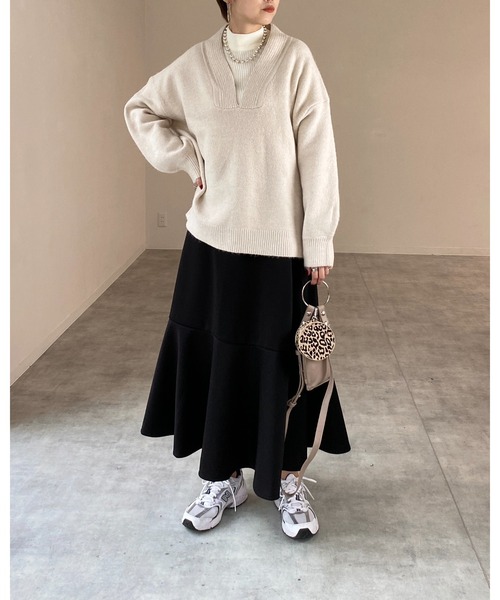 She's Closet（シーズクローゼット）の「オーバーサイズ深Ｖネックボリュームスリーブ長袖プルオーバーニット（ニット/セーター・レディース・ベージュ/グリーン/アイボリー/チャコール/グリーン系その他/ピンク/チャコールグレー/グレイッシュベージュ・FREE）」の15枚目の写真