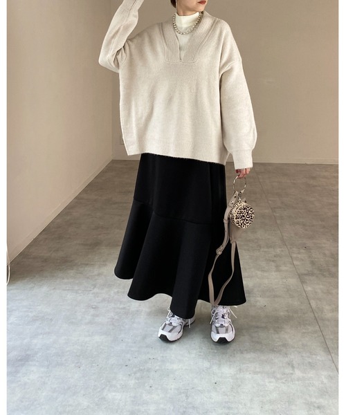 She's Closet（シーズクローゼット）の「オーバーサイズ深Ｖネックボリュームスリーブ長袖プルオーバーニット（ニット/セーター・レディース・ベージュ/グリーン/アイボリー/チャコール/グリーン系その他/ピンク/チャコールグレー/グレイッシュベージュ・FREE）」の17枚目の写真