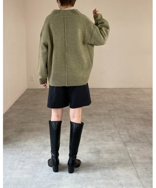 She's Closet（シーズクローゼット）の「オーバーサイズ深Ｖネックボリュームスリーブ長袖プルオーバーニット（ニット/セーター・レディース・ベージュ/グリーン/アイボリー/チャコール/グリーン系その他/ピンク/チャコールグレー/グレイッシュベージュ・FREE）」の20枚目の写真