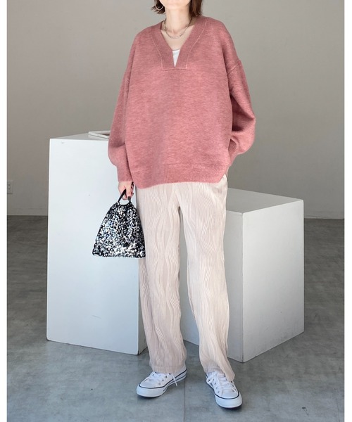 She's Closet（シーズクローゼット）の「オーバーサイズ深Ｖネックボリュームスリーブ長袖プルオーバーニット（ニット/セーター・レディース・ベージュ/グリーン/アイボリー/チャコール/グリーン系その他/ピンク/チャコールグレー/グレイッシュベージュ・FREE）」の22枚目の写真