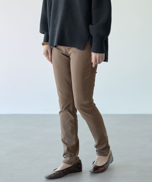 earth music&ecology（アースミュージックアンドエコロジー）の「裏起毛レギパン＊（その他パンツ・レディース・ブラック/グレー/アイボリー/モカ・S/M/L）」の4枚目の写真