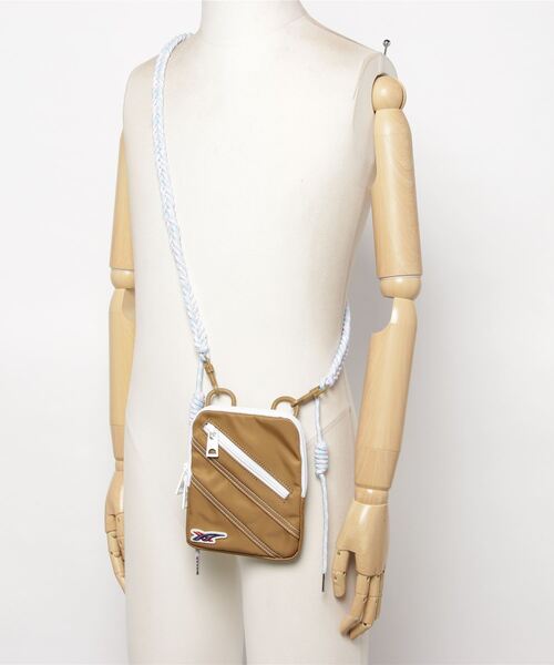 Onitsuka Tiger ショルダーバック ベージュ　オニツカタイガー Onitsuka Tiger（オニツカタイガー）の「SHOULDER BAG / ショルダー