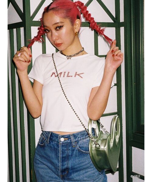 MILK（ミルク）の「MILK ラインストーンロゴTシャツ【コラボ】（Tシャツ/カットソー・レディース・ブラック/オフホワイト/ブルー/その他1・MEDIUM）」の2枚目の写真