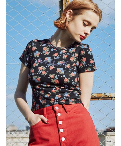 MILK（ミルク）の「MILK ラインストーンロゴTシャツ【コラボ】（Tシャツ/カットソー・レディース・ブラック/オフホワイト/ブルー/その他1・MEDIUM）」の6枚目の写真