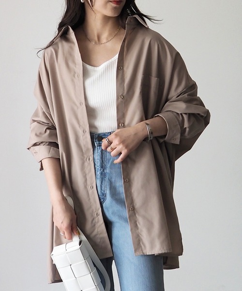 Riberry（リベリー）の「オーバーサイズスリットシャツ（シャツ/ブラウス・レディース・ブラック/ベージュ/オフホワイト・MEDIUM）」の3枚目の写真