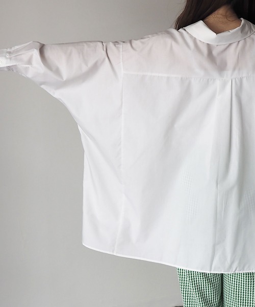 Riberry（リベリー）の「オーバーサイズスリットシャツ（シャツ/ブラウス・レディース・ブラック/ベージュ/オフホワイト・MEDIUM）」の4枚目の写真