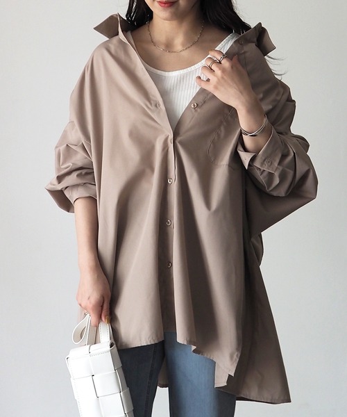 Riberry（リベリー）の「オーバーサイズスリットシャツ（シャツ/ブラウス・レディース・ブラック/ベージュ/オフホワイト・MEDIUM）」の17枚目の写真