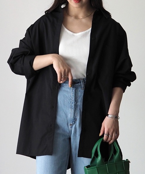 Riberry（リベリー）の「オーバーサイズスリットシャツ（シャツ/ブラウス・レディース・ブラック/ベージュ/オフホワイト・MEDIUM）」の6枚目の写真