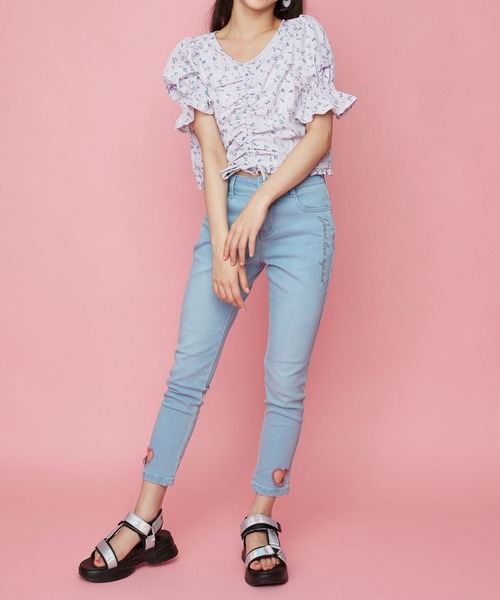 JENNI love(ジェニィラブ)の「フラワー総柄シャーリングブラウス(シャツ/ブラウス・キッズ・ラベンダー/サックスブルー・150cm/130cm/140cm/160cm)」の3枚目の写真