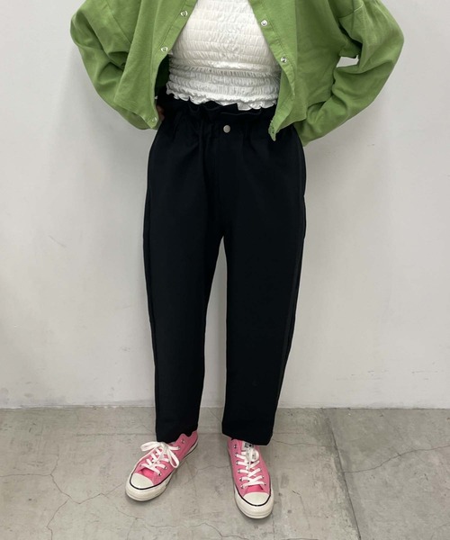 DuKKah（デュカ）の「Dukkah/【低身長向け】ギャザーフリルマムパンツ（スラックス・レディース・レッド/ライム/ブラック・X-SMALL）」の4枚目の写真