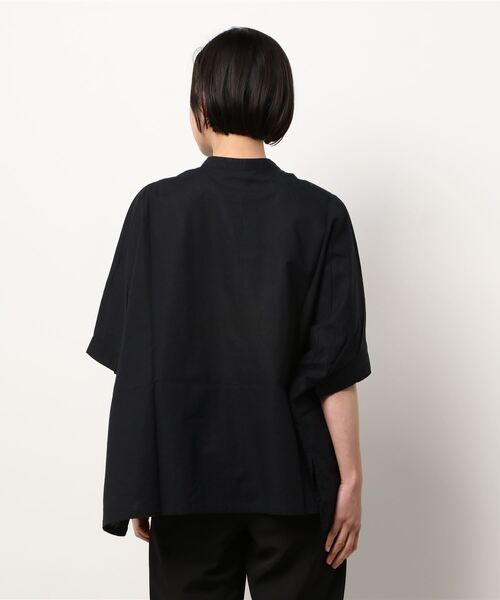 mizuiroind（ミズイロインド）の「mizuiro ind スタンドカラーワイドシャツ（シャツ/ブラウス・レディース・ネイビー/ブラック/ホワイト/ベージュ/チャコールグレー/ブルー/スモークピンク・FREE）」の9枚目の写真