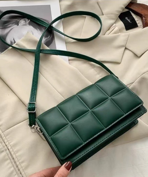 deux amour（ドゥーザムール）の「型押しバッグ（クラッチバッグ・レディース・ホワイト/ブラック/グリーン/ライトブラウン・FREE）」の4枚目の写真