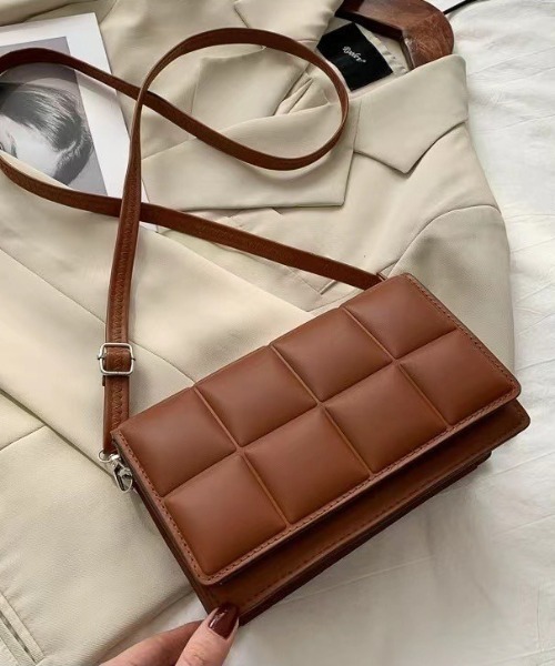 deux amour（ドゥーザムール）の「型押しバッグ（クラッチバッグ・レディース・ホワイト/ブラック/グリーン/ライトブラウン・FREE）」の3枚目の写真