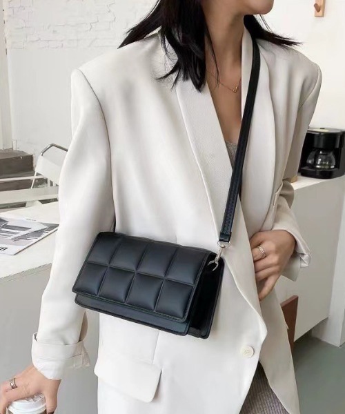 deux amour（ドゥーザムール）の「型押しバッグ（クラッチバッグ・レディース・ホワイト/ブラック/グリーン/ライトブラウン・FREE）」の6枚目の写真