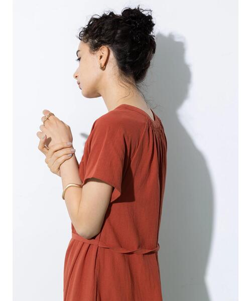 koe（コエ）の「キャップスリーブベルト付きワンピース＊（ワンピース・レディース・ブラック/オフホワイト/グリーン/テラコッタ・FREE）」の5枚目の写真