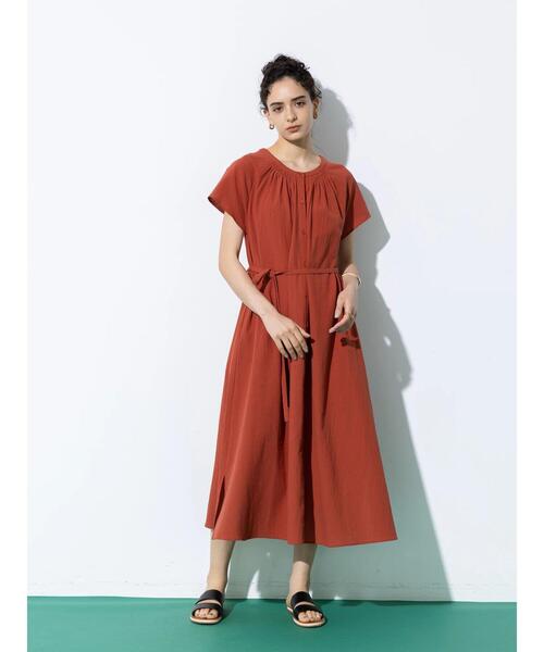 koe（コエ）の「キャップスリーブベルト付きワンピース＊（ワンピース・レディース・ブラック/オフホワイト/グリーン/テラコッタ・FREE）」の3枚目の写真