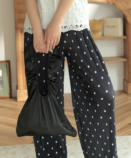 DONOBAN（ドノバン）の「ギャザーハンドバッグ（ハンドバッグ・レディース・ブラック・ONESIZE）」の5枚目の写真