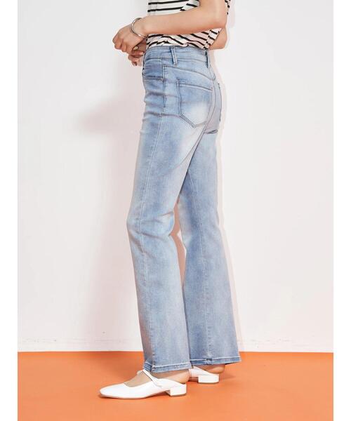 koe(コエ)の「ハイウエストフレアデニムパンツ*(デニムパンツ・レディース・インディゴブルー/ブラック/ライトインディゴブルー・M/S)」の10枚目の写真