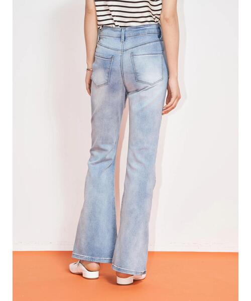 koe(コエ)の「ハイウエストフレアデニムパンツ*(デニムパンツ・レディース・インディゴブルー/ブラック/ライトインディゴブルー・M/S)」の11枚目の写真
