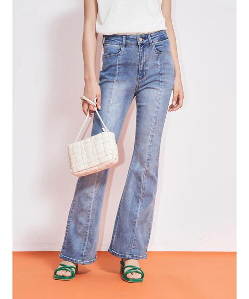 koe(コエ)の「ハイウエストフレアデニムパンツ*(デニムパンツ・レディース・インディゴブルー/ブラック/ライトインディゴブルー・M/S)」の3枚目の写真