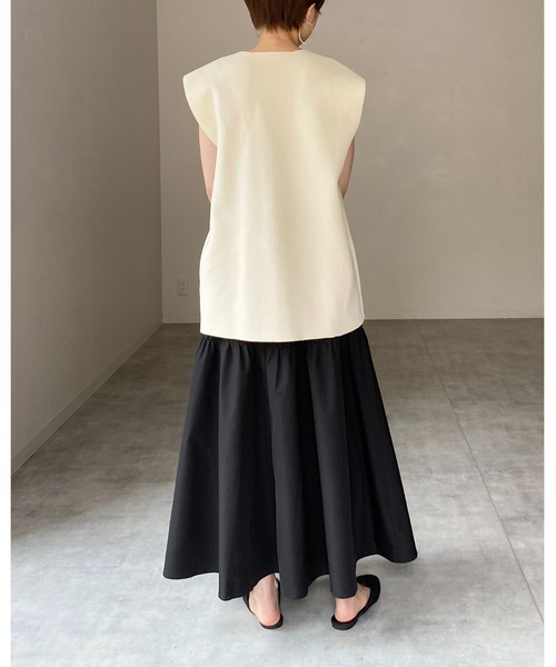 She's Closet(シーズクローゼット)の「ニットジレベスト&ストレートロングスカートセットアップ(セットアップ・レディース・ブラック/アイボリー・FREE)」の7枚目の写真