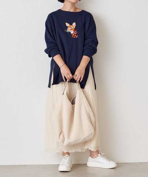 BEARDSLEY(ビアズリー)の「サイドスリットアニマル刺繍スウェット(スウェット・レディース・ネイビー・FREE)」の3枚目の写真