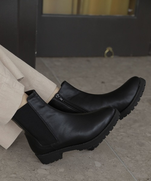 LAKOLE（ラコレ）の「タンクソールチェルシーブーツ / 163756（ブーツ・レディース・ブラック/カーキ/アイボリー・MEDIUM/LARGE）」の3枚目の写真