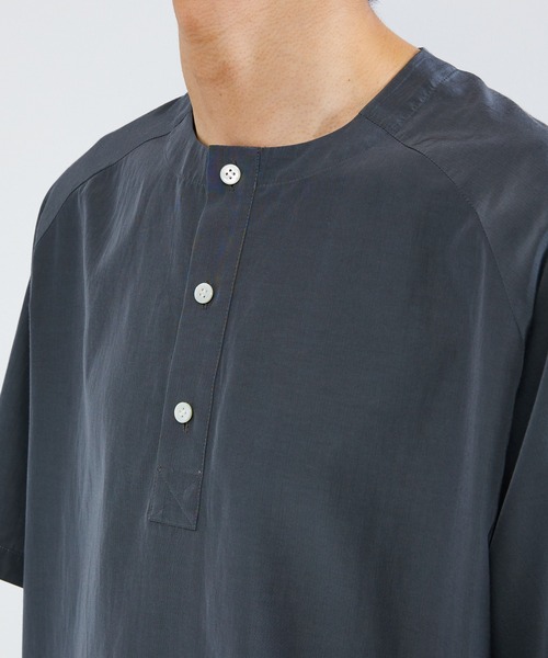 KIIT（キート）の「KIIT キート / PULLOVER HENLY NECK T-SHIRT プルオーバー ヘンリーネックプルオーバー半袖シャツ / KIO-T99-200（Tシャツ/カットソー・メンズ・レッド/アイボリー/チャコールグレー・1/2/3）」の11枚目の写真